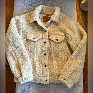 Vintage Levi’s shearling trucker jacket.  Size M